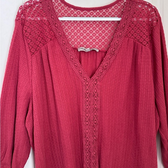 3X ABSOLUTELY FAMOUS LACE V-NECK TOP. FRONT TIE. TEXTURED POLYESTER DEEP MAUVE. - Picture 15 of 16